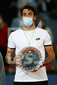 2021-05-09 - Matteo Berrettini of Italy with the runner-up trophy after losing the Men's Singles Final match against Alexander Zverev of Germany at the Mutua Madrid Open 2021, Masters 1000 tennis tournament on May 9, 2021 at La Caja Magica in Madrid, Spain - Photo Oscar J Barroso / Spain DPPI / DPPI - MUTUA MADRID OPEN 2021, MASTERS 1000 TENNIS TOURNAMENT - INTERNATIONALS - TENNIS