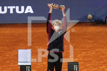 2021-05-09 - Alexander Zverev of Germany celebrates with the trophy after winning the Men's Singles Final match against Matteo Berrettini of Italy at the Mutua Madrid Open 2021, Masters 1000 tennis tournament on May 9, 2021 at La Caja Magica in Madrid, Spain - Photo Laurent Lairys / DPPI - MUTUA MADRID OPEN 2021, MASTERS 1000 TENNIS TOURNAMENT - INTERNATIONALS - TENNIS