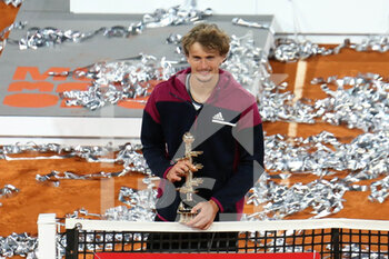 2021-05-09 - Alexander Zverev of Germany celebrates with the trophy after winning the Men's Singles Final match against Matteo Berrettini of Italy at the Mutua Madrid Open 2021, Masters 1000 tennis tournament on May 9, 2021 at La Caja Magica in Madrid, Spain - Photo Laurent Lairys / DPPI - MUTUA MADRID OPEN 2021, MASTERS 1000 TENNIS TOURNAMENT - INTERNATIONALS - TENNIS