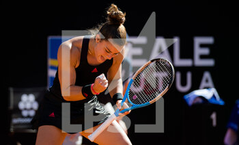 2021-05-10 - Maria Sakkari of Greece in action during the first round of the 2021 Internazionali BNL d'Italia, WTA 1000 tennis tournament on May 10, 2021 at Foro Italico in Rome, Italy - Photo Rob Prange / Spain DPPI / DPPI - 2021 INTERNAZIONALI BNL D'ITALIA, WTA 1000 TENNIS TOURNAMENT - INTERNATIONALS - TENNIS