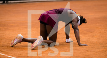 2021-05-11 - Sloane Stephens of the United States in action during the first round of the 2021 Internazionali BNL d'Italia, WTA 1000 tennis tournament on May 11, 2021 at Foro Italico in Rome, Italy - Photo Rob Prange / Spain DPPI / DPPI - 2021 INTERNAZIONALI BNL D'ITALIA, WTA 1000 TENNIS TOURNAMENT - INTERNATIONALS - TENNIS