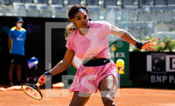 2021-05-12 - Serena Williams of the United States in action during the second round of the 2021 Internazionali BNL d'Italia, WTA 1000 tennis tournament on May 12, 2021 at Foro Italico in Rome, Italy - Photo Rob Prange / Spain DPPI / DPPI - 2021 INTERNAZIONALI BNL D'ITALIA, WTA 1000 TENNIS TOURNAMENT - INTERNATIONALS - TENNIS