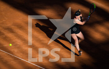 2021-05-12 - Simona Halep of Romania in action during the second round of the 2021 Internazionali BNL d'Italia, WTA 1000 tennis tournament on May 12, 2021 at Foro Italico in Rome, Italy - Photo Rob Prange / Spain DPPI / DPPI - 2021 INTERNAZIONALI BNL D'ITALIA, WTA 1000 TENNIS TOURNAMENT - INTERNATIONALS - TENNIS