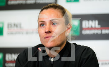 2021-05-12 - Angelique Kerber of Germany talks to the media after the second round of the 2021 Internazionali BNL d'Italia, WTA 1000 tennis tournament on May 12, 2021 at Foro Italico in Rome, Italy - Photo Rob Prange / Spain DPPI / DPPI - 2021 INTERNAZIONALI BNL D'ITALIA, WTA 1000 TENNIS TOURNAMENT - INTERNATIONALS - TENNIS