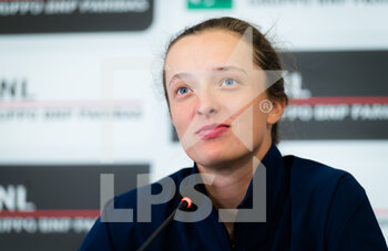 2021-05-13 - Iga Swiatek of Poland talks to the media after winning her third-round match at the 2021 Internazionali BNL d'Italia, WTA 1000 tennis tournament on May 13, 2021 at Foro Italico in Rome, Italy - Photo Rob Prange / Spain DPPI / DPPI - 2021 INTERNAZIONALI BNL D'ITALIA, WTA 1000 TENNIS TOURNAMENT - INTERNATIONALS - TENNIS