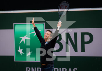 2021-05-27 - Agent Marijn Bal hits with client Petra Kvitova during practice ahead of the Roland-Garros 2021, Grand Slam tennis tournament, Qualifying, on May 27, 2021 at Roland-Garros stadium in Paris, France - Photo Rob Prange / Spain DPPI / DPPI - ROLAND-GARROS 2021, GRAND SLAM TENNIS TOURNAMENT - INTERNATIONALS - TENNIS