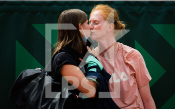 2021-05-28 - Greet Minnen and Alison Van Uytvanck of Belgium after practice ahead of the Roland-Garros 2021, Grand Slam tennis tournament, Qualifying, on May 28, 2021 at Roland-Garros stadium in Paris, France - Photo Rob Prange / Spain DPPI / DPPI - ROLAND-GARROS 2021, GRAND SLAM TENNIS TOURNAMENT - INTERNATIONALS - TENNIS