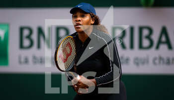 2021-05-28 - Serena Williams of the United States during practice ahead of the Roland-Garros 2021, Grand Slam tennis tournament, Qualifying, on May 29, 2021 at Roland-Garros stadium in Paris, France - Photo Rob Prange / Spain DPPI / DPPI - ROLAND-GARROS 2021, GRAND SLAM TENNIS TOURNAMENT - INTERNATIONALS - TENNIS