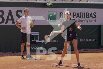 2021-05-29 - Kristina MLADENOVIC (FRA) and Luka MLADENOVIC (her Brother) during practice ahead of the Roland-Garros 2021, Grand Slam tennis tournament, Qualifying, on May 29, 2021 at Roland-Garros stadium in Paris, France - Photo Nicol Knightman / DPPI - ROLAND-GARROS 2021, GRAND SLAM TENNIS TOURNAMENT - INTERNATIONALS - TENNIS