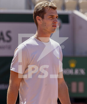 2021-05-29 - Luka MLADENOVIC, Kristina MLADENOVIC ?s brother and Coach during practice ahead of the Roland-Garros 2021, Grand Slam tennis tournament, Qualifying, on May 29, 2021 at Roland-Garros stadium in Paris, France - Photo Nicol Knightman / DPPI - ROLAND-GARROS 2021, GRAND SLAM TENNIS TOURNAMENT - INTERNATIONALS - TENNIS