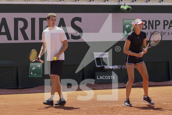 2021-05-29 - Kristina MLADENOVIC (FRA) and Luka MLADENOVIC (her Brother) during practice ahead of the Roland-Garros 2021, Grand Slam tennis tournament, Qualifying, on May 29, 2021 at Roland-Garros stadium in Paris, France - Photo Nicol Knightman / DPPI - ROLAND-GARROS 2021, GRAND SLAM TENNIS TOURNAMENT - INTERNATIONALS - TENNIS