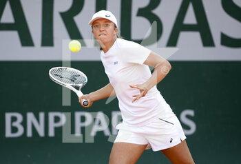 2021-05-29 - Iga Swiatek of Poland during practice ahead of the French Open 2021, a Grand Slam tennis tournament at Roland-Garros stadium on May 29, 2021 in Paris, France - Photo Jean Catuffe / DPPI - ROLAND-GARROS 2021, GRAND SLAM TENNIS TOURNAMENT - INTERNATIONALS - TENNIS