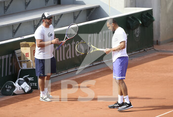 2021-05-29 - Jo-Wilfried Tsonga of France and his coach Thierry Ascione during practice ahead of the French Open 2021, a Grand Slam tennis tournament at Roland-Garros stadium on May 29, 2021 in Paris, France - Photo Jean Catuffe / DPPI - ROLAND-GARROS 2021, GRAND SLAM TENNIS TOURNAMENT - INTERNATIONALS - TENNIS