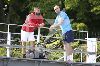 2021-05-29 - Benoit Paire of France and his new coach Boris Vallejo during practice ahead of the French Open 2021, a Grand Slam tennis tournament at Roland-Garros stadium on May 29, 2021 in Paris, France - Photo Jean Catuffe / DPPI - ROLAND-GARROS 2021, GRAND SLAM TENNIS TOURNAMENT - INTERNATIONALS - TENNIS