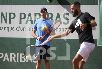 2021-05-29 - Benoit Paire of France and his new coach Boris Vallejo during practice ahead of the French Open 2021, a Grand Slam tennis tournament at Roland-Garros stadium on May 29, 2021 in Paris, France - Photo Jean Catuffe / DPPI - ROLAND-GARROS 2021, GRAND SLAM TENNIS TOURNAMENT - INTERNATIONALS - TENNIS