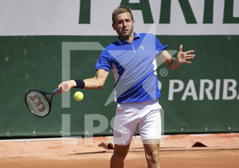 2021-05-30 - Daniel Evans of Great Britain during day 1 of the French Open 2021, a Grand Slam tennis tournament on May 30, 2021 at Roland-Garros stadium in Paris, France - Photo Jean Catuffe / DPPI - ROLAND-GARROS 2021, GRAND SLAM TENNIS TOURNAMENT - INTERNATIONALS - TENNIS