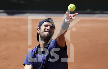 2021-05-30 - Karen Khachanov of Russia during day 1 of the French Open 2021, a Grand Slam tennis tournament on May 30, 2021 at Roland-Garros stadium in Paris, France - Photo Jean Catuffe / DPPI - ROLAND-GARROS 2021, GRAND SLAM TENNIS TOURNAMENT - INTERNATIONALS - TENNIS
