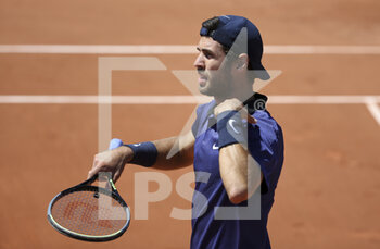 2021-05-30 - Karen Khachanov of Russia during day 1 of the French Open 2021, a Grand Slam tennis tournament on May 30, 2021 at Roland-Garros stadium in Paris, France - Photo Jean Catuffe / DPPI - ROLAND-GARROS 2021, GRAND SLAM TENNIS TOURNAMENT - INTERNATIONALS - TENNIS