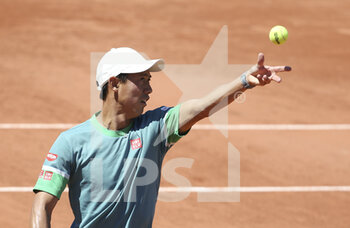 2021-05-30 - Kei Nishikori of Japan during day 1 of the French Open 2021, a Grand Slam tennis tournament on May 30, 2021 at Roland-Garros stadium in Paris, France - Photo Jean Catuffe / DPPI - ROLAND-GARROS 2021, GRAND SLAM TENNIS TOURNAMENT - INTERNATIONALS - TENNIS