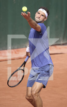 2021-05-30 - Grigor Dimitrov of Bulgaria during day 1 of the French Open 2021, a Grand Slam tennis tournament on May 30, 2021 at Roland-Garros stadium in Paris, France - Photo Jean Catuffe / DPPI - ROLAND-GARROS 2021, GRAND SLAM TENNIS TOURNAMENT - INTERNATIONALS - TENNIS