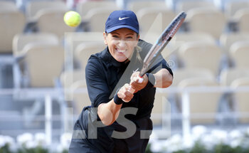 2021-05-30 - Victoria Azarenka of Belarus during day 1 of the French Open 2021, a Grand Slam tennis tournament on May 30, 2021 at Roland-Garros stadium in Paris, France - Photo Jean Catuffe / DPPI - ROLAND-GARROS 2021, GRAND SLAM TENNIS TOURNAMENT - INTERNATIONALS - TENNIS