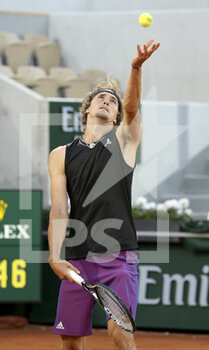 2021-05-30 - Alexander Sascha Zverev of Germany during day 1 of the French Open 2021, a Grand Slam tennis tournament on May 30, 2021 at Roland-Garros stadium in Paris, France - Photo Jean Catuffe / DPPI - ROLAND-GARROS 2021, GRAND SLAM TENNIS TOURNAMENT - INTERNATIONALS - TENNIS