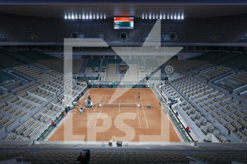 2021-05-30 - General view of the Philippe Chatrier central court at night, under curfew and behind closed doors during Roland-Garros 2021, Grand Slam tennis tournament on May 30, 2021 at Roland-Garros stadium in Paris, France - Photo Nicol Knightman / DPPI - ROLAND-GARROS 2021, GRAND SLAM TENNIS TOURNAMENT - INTERNATIONALS - TENNIS