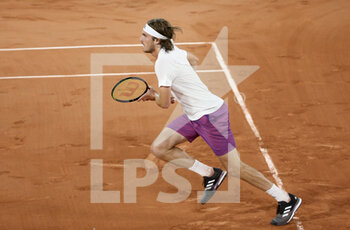 2021-05-30 - Stefanos Tsitsipas of Greece during day 1 of the French Open 2021, a Grand Slam tennis tournament on May 30, 2021 at Roland-Garros stadium in Paris, France - Photo Jean Catuffe / DPPI - ROLAND-GARROS 2021, GRAND SLAM TENNIS TOURNAMENT - INTERNATIONALS - TENNIS