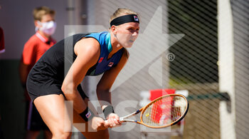 2021-05-31 - Kiki Bertens of the Netherlands during the first round of the Roland-Garros 2021, Grand Slam tennis tournament on May 31, 2021 at Roland-Garros stadium in Paris, France - Photo Rob Prange / Spain DPPI / DPPI - ROLAND-GARROS 2021, GRAND SLAM TENNIS TOURNAMENT - INTERNATIONALS - TENNIS