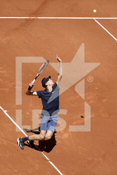 2021-05-31 - Jannik Sinner of Italy during day 2 of the French Open 2021, a Grand Slam tennis tournament on May 31, 2021 at Roland-Garros stadium in Paris, France - Photo Jean Catuffe / DPPI - ROLAND-GARROS 2021, GRAND SLAM TENNIS TOURNAMENT - INTERNATIONALS - TENNIS