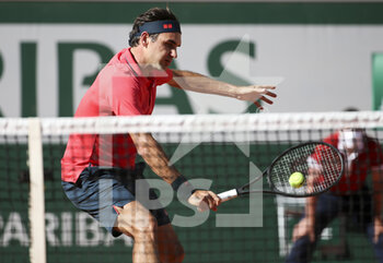 2021-05-31 - Roger Federer of Switzerland during day 2 of the French Open 2021, a Grand Slam tennis tournament on May 31, 2021 at Roland-Garros stadium in Paris, France - Photo Jean Catuffe / DPPI - ROLAND-GARROS 2021, GRAND SLAM TENNIS TOURNAMENT - INTERNATIONALS - TENNIS