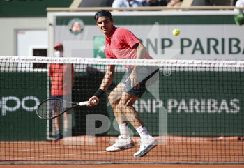 2021-05-31 - Roger Federer of Switzerland during day 2 of the French Open 2021, a Grand Slam tennis tournament on May 31, 2021 at Roland-Garros stadium in Paris, France - Photo Jean Catuffe / DPPI - ROLAND-GARROS 2021, GRAND SLAM TENNIS TOURNAMENT - INTERNATIONALS - TENNIS