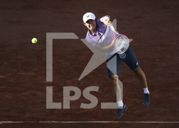 2021-05-31 - Yoshihito Nishioka of Japan during day 2 of the French Open 2021, a Grand Slam tennis tournament on May 31, 2021 at Roland-Garros stadium in Paris, France - Photo Jean Catuffe / DPPI - ROLAND-GARROS 2021, GRAND SLAM TENNIS TOURNAMENT - INTERNATIONALS - TENNIS