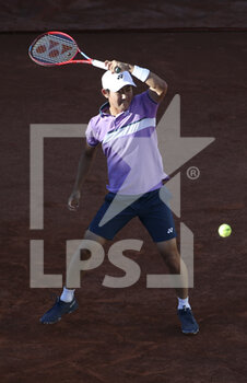 2021-05-31 - Yoshihito Nishioka of Japan during day 2 of the French Open 2021, a Grand Slam tennis tournament on May 31, 2021 at Roland-Garros stadium in Paris, France - Photo Jean Catuffe / DPPI - ROLAND-GARROS 2021, GRAND SLAM TENNIS TOURNAMENT - INTERNATIONALS - TENNIS