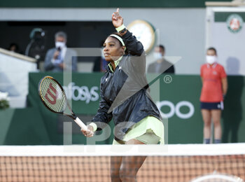 2021-05-31 - Serena Williams of USA during day 2 of the French Open 2021, a Grand Slam tennis tournament on May 31, 2021 at Roland-Garros stadium in Paris, France - Photo Jean Catuffe / DPPI - ROLAND-GARROS 2021, GRAND SLAM TENNIS TOURNAMENT - INTERNATIONALS - TENNIS