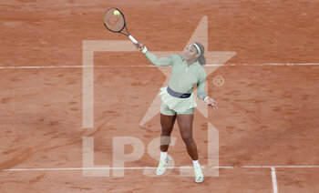 2021-05-31 - Serena Williams of the United States during the first round of Roland-Garros 2021, Grand Slam tennis tournament on May 31, 2021 at Roland-Garros stadium in Paris, France - Photo Nicol Knightman / DPPI - ROLAND-GARROS 2021, GRAND SLAM TENNIS TOURNAMENT - INTERNATIONALS - TENNIS