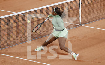 2021-05-31 - Serena Williams of the United States during the first round of Roland-Garros 2021, Grand Slam tennis tournament on May 31, 2021 at Roland-Garros stadium in Paris, France - Photo Nicol Knightman / DPPI - ROLAND-GARROS 2021, GRAND SLAM TENNIS TOURNAMENT - INTERNATIONALS - TENNIS
