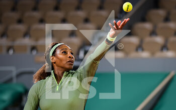 2021-05-31 - Serena Williams of the United States during the first round of the Roland-Garros 2021, Grand Slam tennis tournament on May 31, 2021 at Roland-Garros stadium in Paris, France - Photo Rob Prange / Spain DPPI / DPPI - ROLAND-GARROS 2021, GRAND SLAM TENNIS TOURNAMENT - INTERNATIONALS - TENNIS