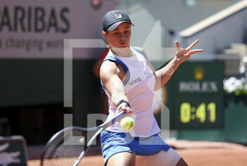 2021-06-01 - Ashley Barty of Australia during day 3 of the French Open 2021, a Grand Slam tennis tournament on June 1, 2021 at Roland-Garros stadium in Paris, France - Photo Jean Catuffe / DPPI - ROLAND-GARROS 2021, GRAND SLAM TENNIS TOURNAMENT - INTERNATIONALS - TENNIS