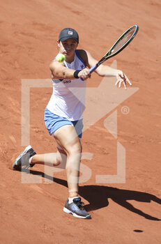 2021-06-01 - Ashley Barty of Australia during day 3 of the French Open 2021, a Grand Slam tennis tournament on June 1, 2021 at Roland-Garros stadium in Paris, France - Photo Jean Catuffe / DPPI - ROLAND-GARROS 2021, GRAND SLAM TENNIS TOURNAMENT - INTERNATIONALS - TENNIS