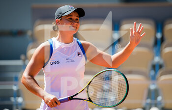 2021-06-01 - Ashleigh Barty of Australia celebrates after winning during the first round of the Roland-Garros 2021, Grand Slam tennis tournament on June 1, 2021 at Roland-Garros stadium in Paris, France - Photo Rob Prange / Spain DPPI / DPPI - ROLAND-GARROS 2021, GRAND SLAM TENNIS TOURNAMENT - INTERNATIONALS - TENNIS