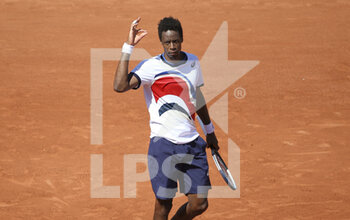 2021-06-01 - Gael Monfils of France celebrates a point during day 3 of the French Open 2021, a Grand Slam tennis tournament on June 1, 2021 at Roland-Garros stadium in Paris, France - Photo Jean Catuffe / DPPI - ROLAND-GARROS 2021, GRAND SLAM TENNIS TOURNAMENT - INTERNATIONALS - TENNIS
