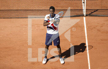 2021-06-01 - Gael Monfils of France celebrates his first round victory during day 3 of the French Open 2021, a Grand Slam tennis tournament on June 1, 2021 at Roland-Garros stadium in Paris, France - Photo Jean Catuffe / DPPI - ROLAND-GARROS 2021, GRAND SLAM TENNIS TOURNAMENT - INTERNATIONALS - TENNIS