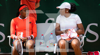 2021-06-02 - Venus Williams and Cori Gauff of the United States in action during their first round doubles match at the Roland-Garros 2021, Grand Slam tennis tournament on June 2, 2021 at Roland-Garros stadium in Paris, France - Photo Rob Prange / Spain DPPI / DPPI - ROLAND-GARROS 2021, GRAND SLAM TENNIS TOURNAMENT - INTERNATIONALS - TENNIS