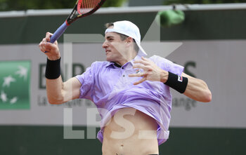 2021-06-02 - John Isner of USA during day 4 of the French Open 2021, Grand Slam tennis tournament on June 2, 2021 at Roland-Garros stadium in Paris, France - Photo Jean Catuffe / DPPI - ROLAND-GARROS 2021, GRAND SLAM TENNIS TOURNAMENT - INTERNATIONALS - TENNIS