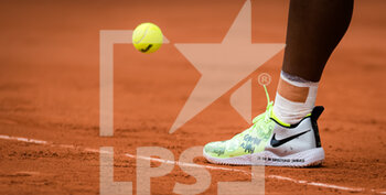 2021-06-02 - Serena Williams of the United States shoes illustration during the second round at the Roland-Garros 2021, Grand Slam tennis tournament on June 2, 2021 at Roland-Garros stadium in Paris, France - Photo Rob Prange / Spain DPPI / DPPI - ROLAND-GARROS 2021, GRAND SLAM TENNIS TOURNAMENT - INTERNATIONALS - TENNIS