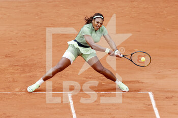 2021-06-02 - Serena Williams of the United States during the second round at the Roland-Garros 2021, Grand Slam tennis tournament on June 2, 2021 at Roland-Garros stadium in Paris, France - Photo Nicol Knightman / DPPI - ROLAND-GARROS 2021, GRAND SLAM TENNIS TOURNAMENT - INTERNATIONALS - TENNIS