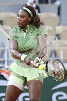 2021-06-02 - Serena Williams of USA during day 4 of the French Open 2021, Grand Slam tennis tournament on June 2, 2021 at Roland-Garros stadium in Paris, France - Photo Jean Catuffe / DPPI - ROLAND-GARROS 2021, GRAND SLAM TENNIS TOURNAMENT - INTERNATIONALS - TENNIS