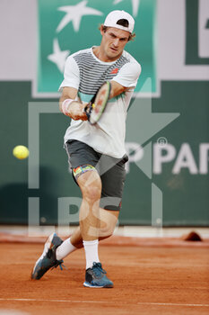 2021-06-02 - Tommy Paul of the United States during the second round at the Roland-Garros 2021, Grand Slam tennis tournament on June 2, 2021 at Roland-Garros stadium in Paris, France - Photo Nicol Knightman / DPPI - ROLAND-GARROS 2021, GRAND SLAM TENNIS TOURNAMENT - INTERNATIONALS - TENNIS