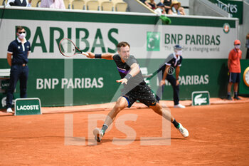 2021-06-03 - Roman Safiullin of Russia during the second round at the Roland-Garros 2021, Grand Slam tennis tournament on June 2, 2021 at Roland-Garros stadium in Paris, France - Photo Victor Joly / DPPI - ROLAND-GARROS 2021, GRAND SLAM TENNIS TOURNAMENT - INTERNATIONALS - TENNIS